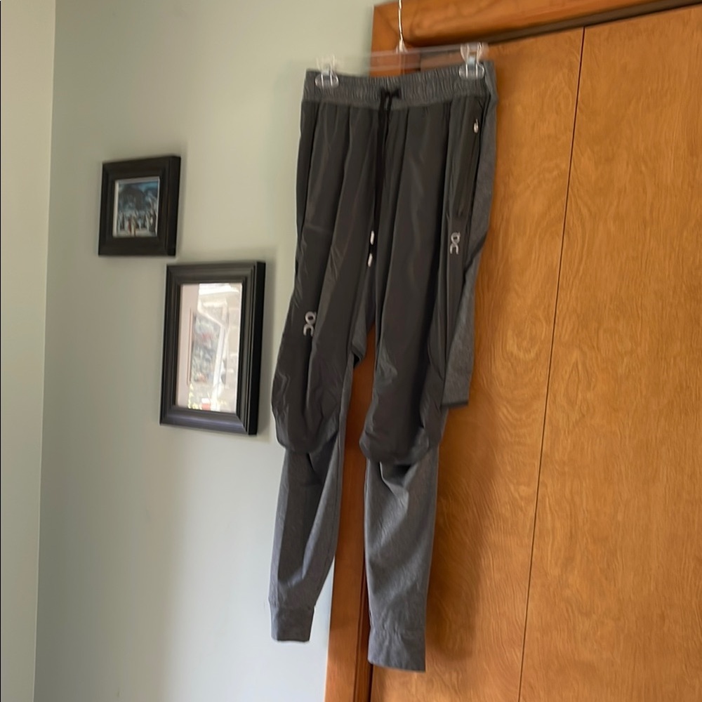 On Running Men's Gray Pants Small
